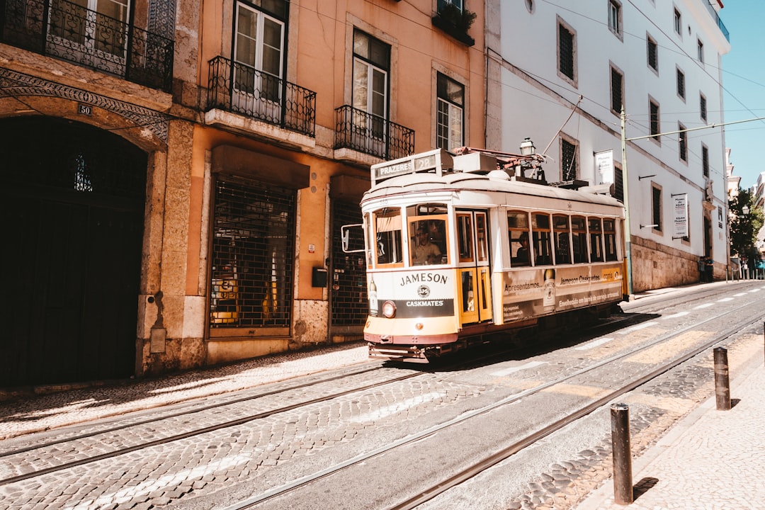 Exploring-the-Douro-Valley-A-Guide-to-Wine-Tasting-Tours