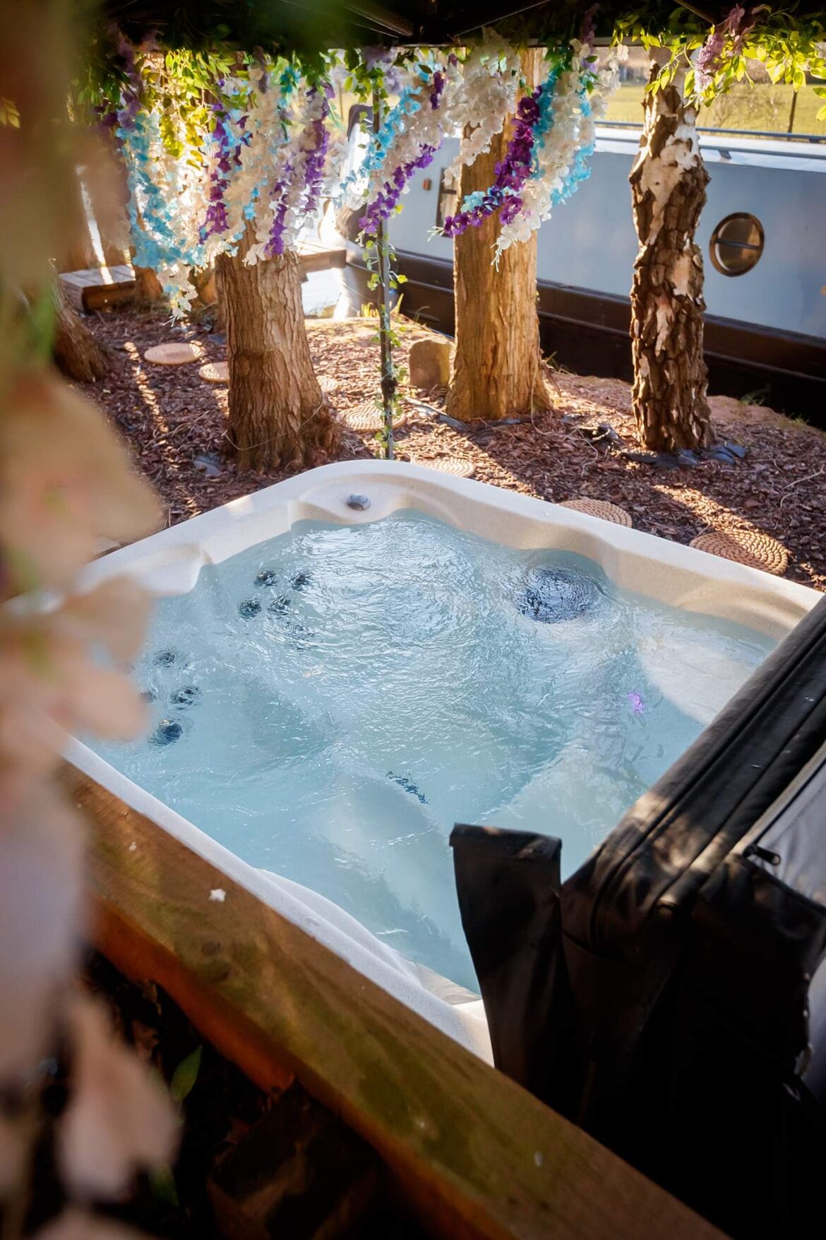 Tips-for-Making-the-Most-of-Your-Narrowboat-With-Hot-Tub-Experience-1