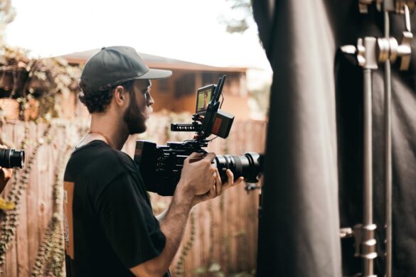 The-Importance-of-Collaboration-Between-Production-and-Sales-Teams